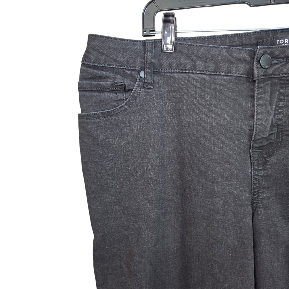 Torrid Jeans Womens 18 Regular Black Denim Straight Leg Mid Rise 5 Pocket - Picture 2 of 7